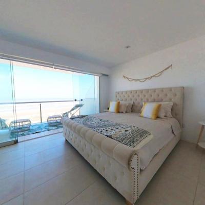 VENTA DE HERMOSO DÚPLEX FRENTE AL MAR, PIMENTEL